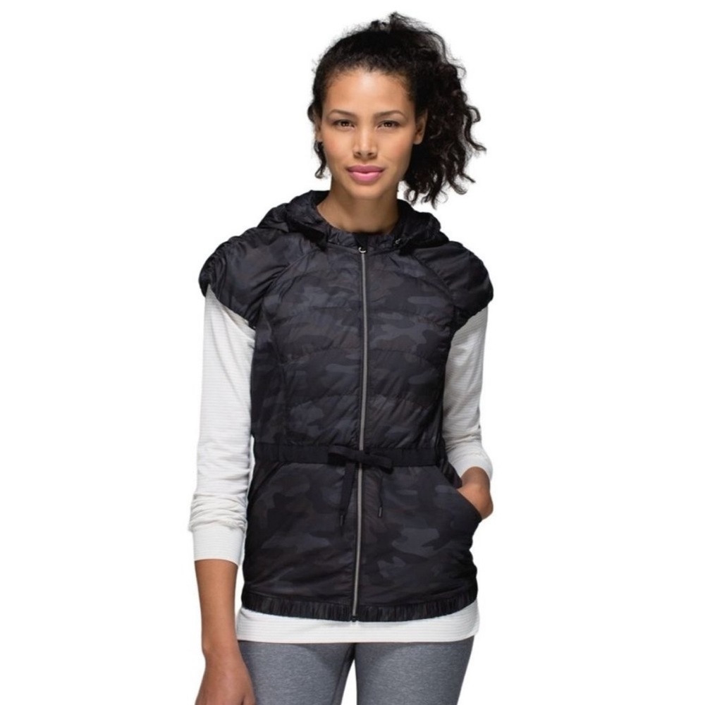 Lululemon Spring Fling Puffy Lightweight 650 Down Vest Lotus Black Camo Sz 6